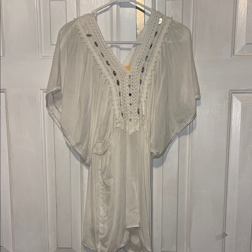 UNO CORE Elegant Cream Tunic with Lace Details